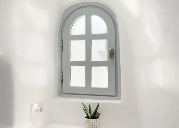 Spirit By Mary D Nomikou Guest house Oia (Santorini)