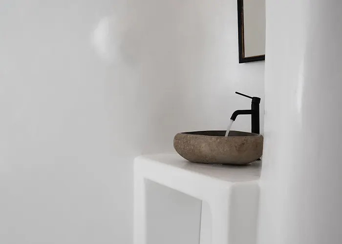 Spirit By Mary D Nomikou 4* Oia